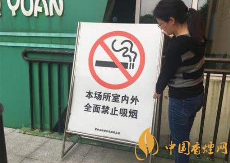 室內(nèi)吸煙違法嗎 禁止在樓道抽煙過于理想化！